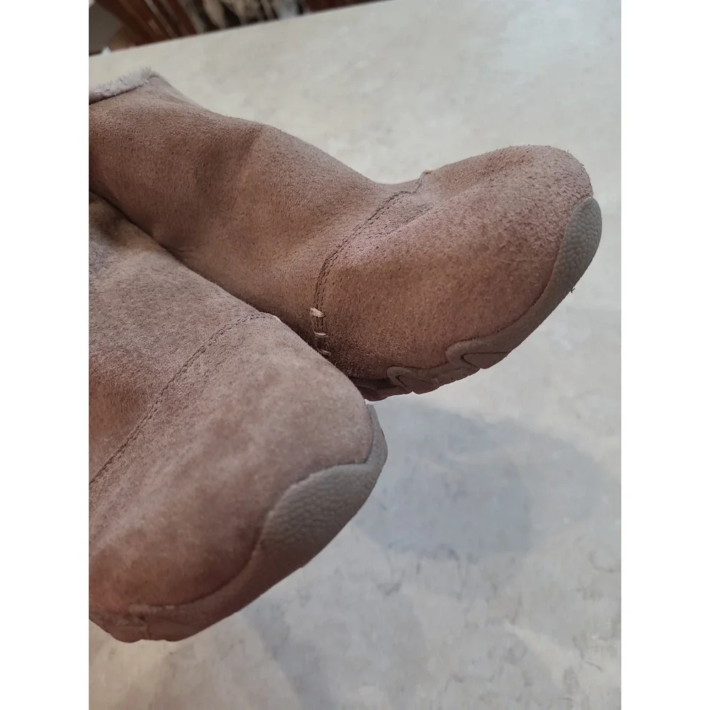 Skechers Wide Width Women SZ 11 Memory Foam Air cooled Tan Suede‎ lined booties